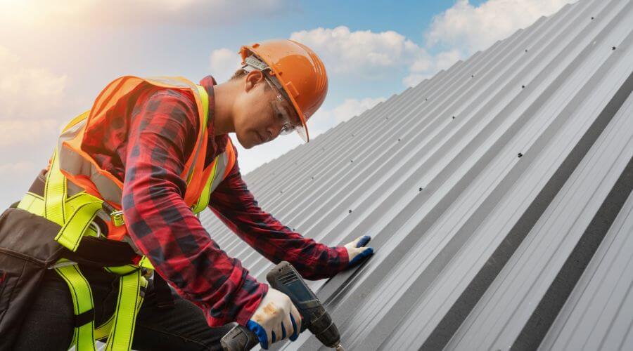Professional gutter cleaning in Sailor Springs, IL